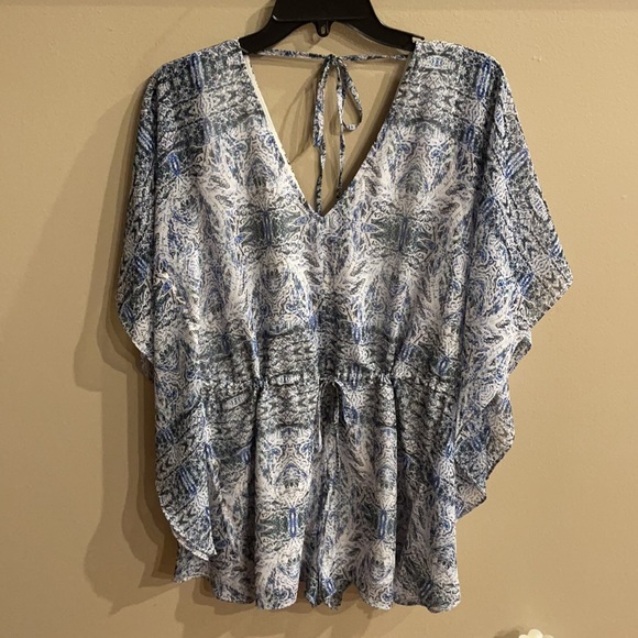 NWOT BCBGeneration ROMPER. Butterfly style, blue tones, V front and back size XS